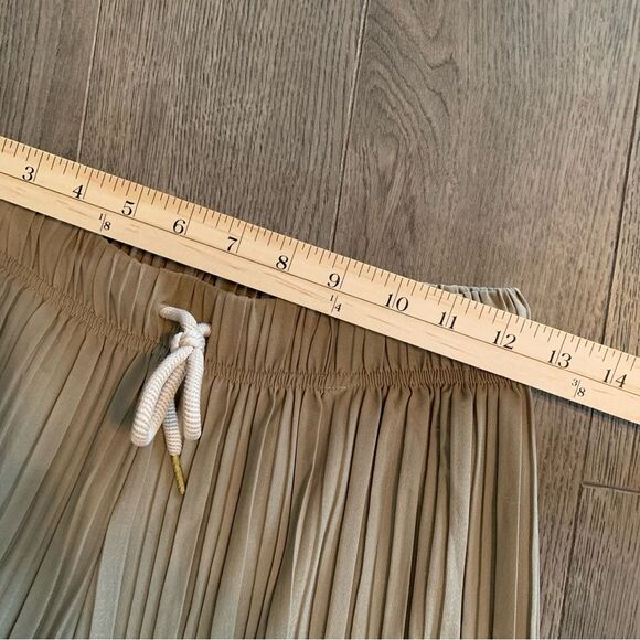 Wide leg Pleated Free Flowing Elastic Pull String Women Small Tan Pull On Pant. - Picture 10 of 13